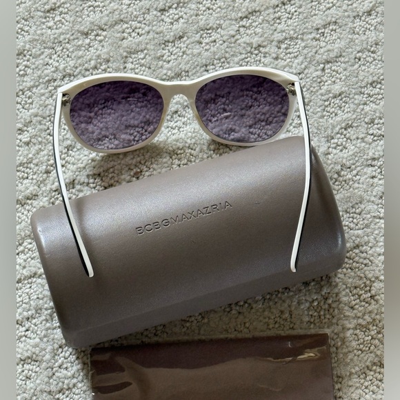 EUC/GENTLY WORN BCBGMAXAZRIA “Date Night” sunglasses with case & cleaning cloth - Picture 10 of 16